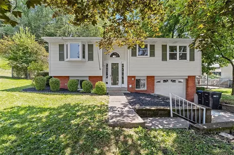 238 Larue Dr, Coraopolis, PA 15108