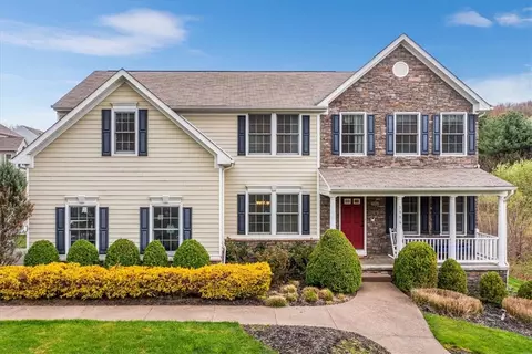 3996 Willow Creek Dr, Gibsonia, PA 15044
