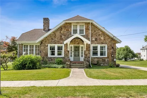 734 E Main St, Saint Petersburg, PA 16054