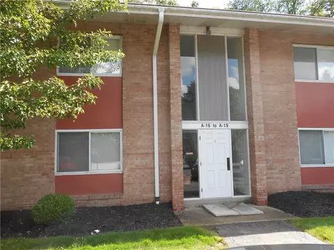 61 Darlington Rd #A-16, Beaver Falls, PA 15010