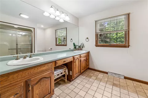 Bath - 2920 Bryer Ridge Ct, Export, PA 15632 photo 3 of 4