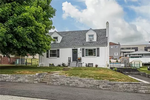 9 Brentwood Dr, Mckees Rocks, PA 15136
