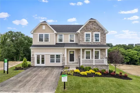 105 Mesa Dr, Moon Township, PA 15108