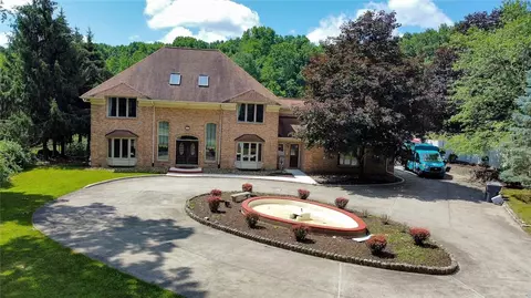 1563 Garvin Rd, Cranberry Township, PA 16066