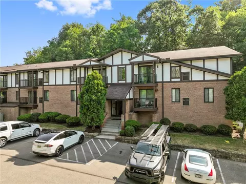 2016 Thornberry Dr, Pittsburgh, PA 15237