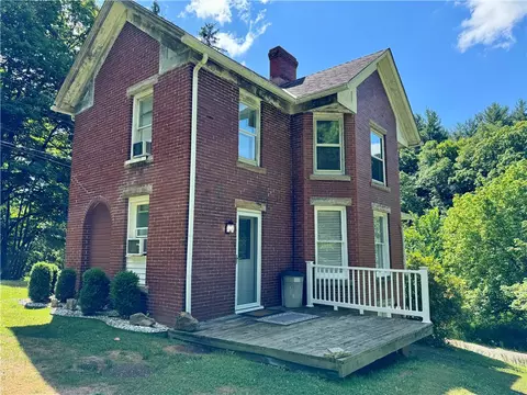 1093 Barr Run Rd, Marianna, PA 15345