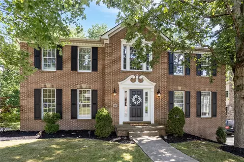 105 Village Dr, Cranberry Township, PA 16066