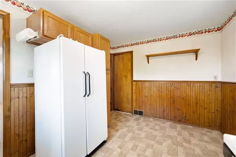 1240 Hillview Dr, Irwin, PA 15642 photo 12