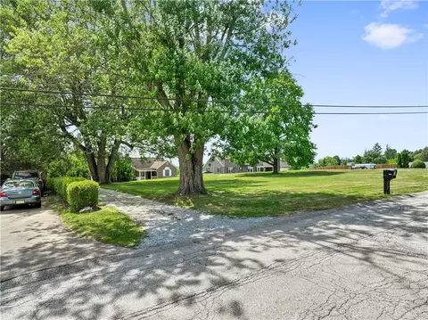1240 Hillview Dr, Irwin, PA 15642 photo 32
