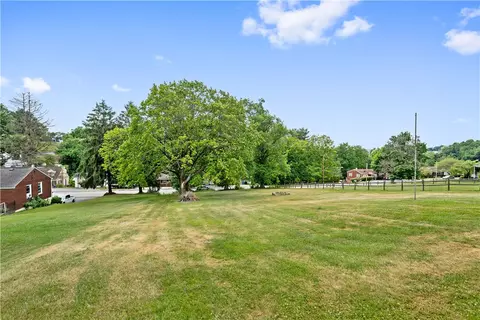 1240 Hillview Dr, Irwin, PA 15642 photo 27
