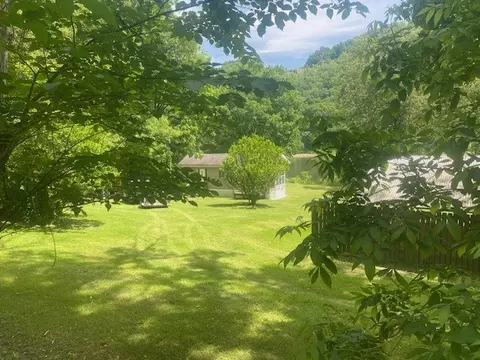 906 Hillville Rd, Parker, PA 16049