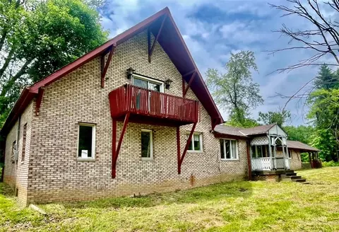 133 Dairy Ln, Ellwood City, PA 16117