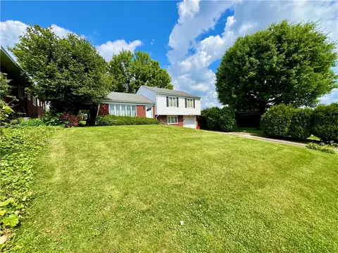 14 Emerson St, Uniontown, PA 15401