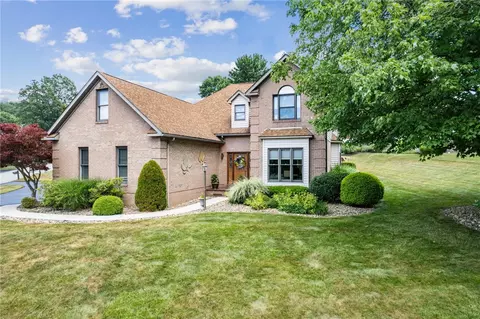 1107 Laurelview Dr, Latrobe, PA 15650