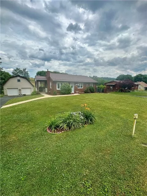 128 Johnetta Rd, Vandergrift, PA 15690 photo 3