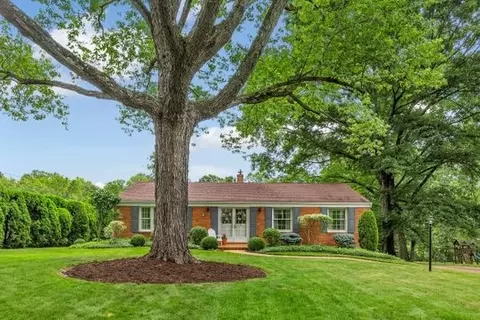 170 Edgewood Dr, Mcmurray, PA 15317