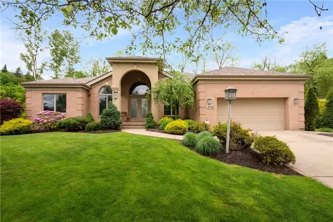 2008 Sterling Dr, Mcdonald, PA 15057