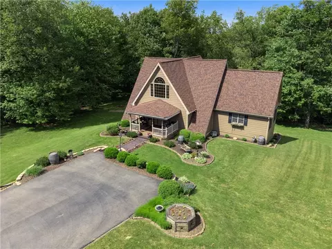 135 Mowry Rd # A, Monaca, PA 15061
