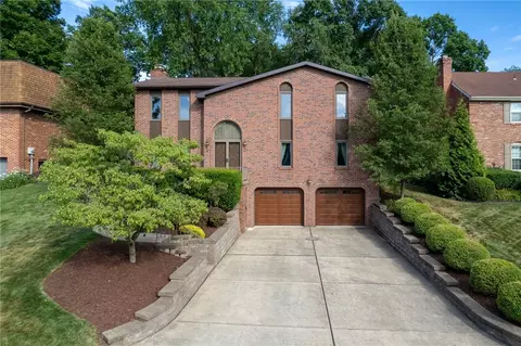 2695 Bethel Crest Dr, Bethel Park, PA 15102