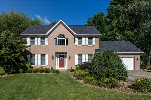 110 Pine Hill Way, Ellwood City, PA 16117