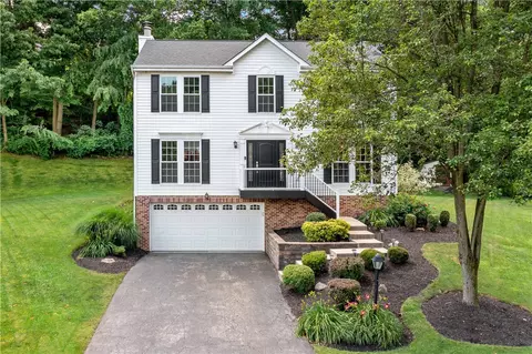 328 Shady Glen Dr, Coraopolis, PA 15108