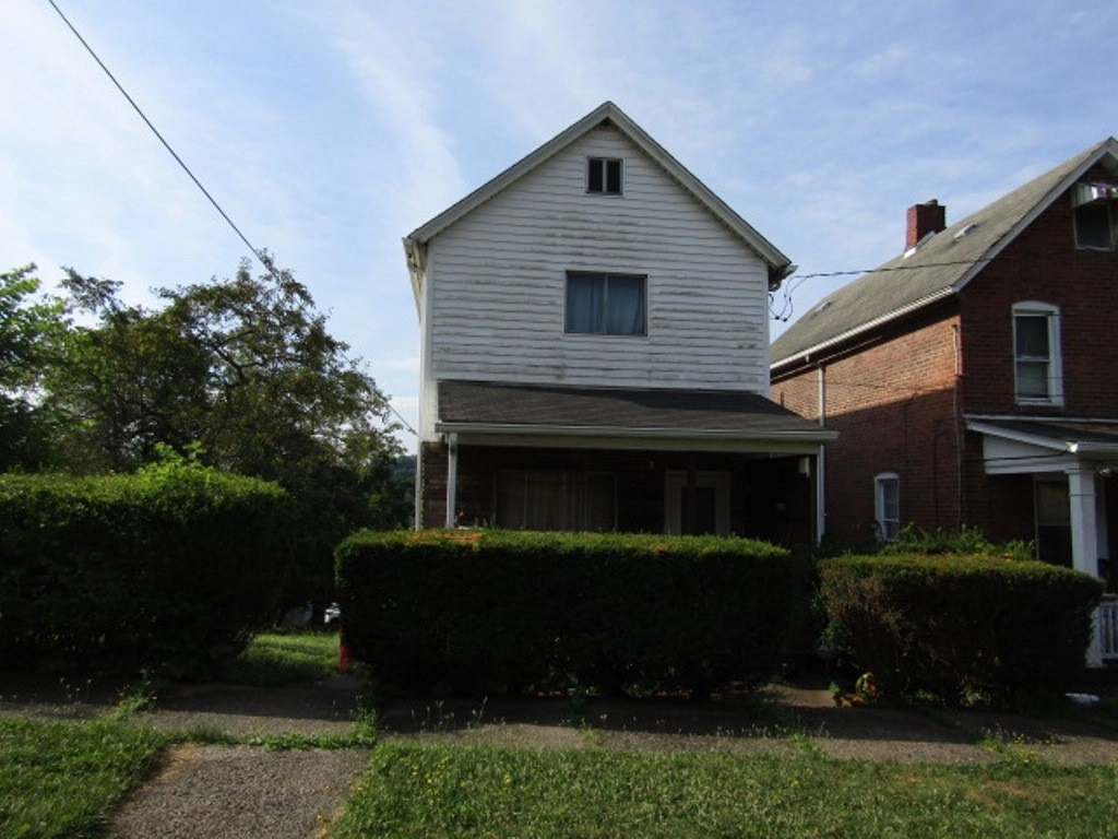 1304 8th Ave  