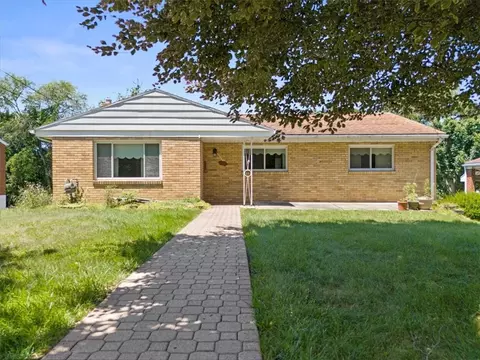 109 Spartan Dr, Bethel Park, PA 15102