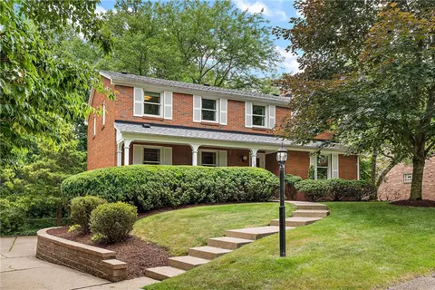 129 Old Suffolk Dr, Monroeville, PA 15146