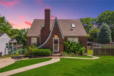 6927 Wilson St, West Mifflin, PA 15122