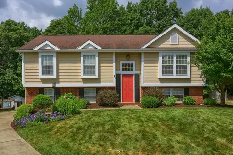 2044 Canyon Dr Ext, Mckees Rocks, PA 15136