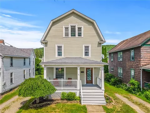 724 Buffalo St, Franklin, PA 16323