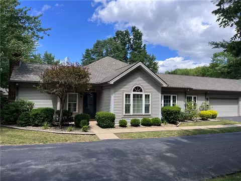 44 Stone Rdg, Hermitage, PA 16148