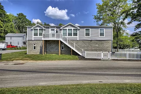 213 Maple Ave, Oakdale, PA 15071