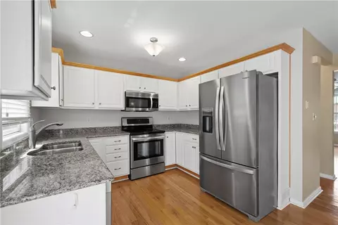 Kitchen - 6918 Spring Valley Ln, Export, PA 15632 photo 3 of 3