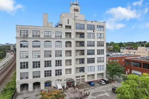 5850 Centre Ave #305, Pittsburgh, PA 15206