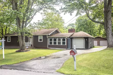 122 Winterburn Rd, Beaver Falls, PA 15010