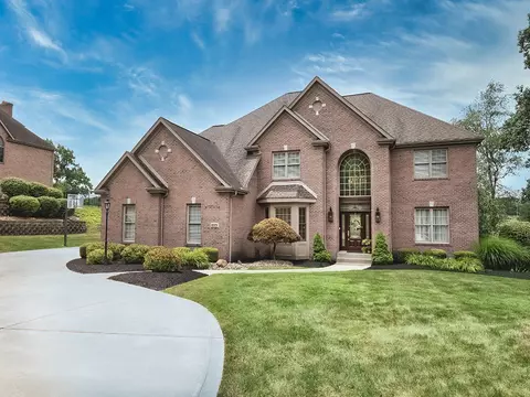 613 Toftree Dr, Cranberry Township, PA 16066