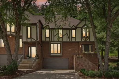 433 Forest Highlands Dr, Pittsburgh, PA 15238