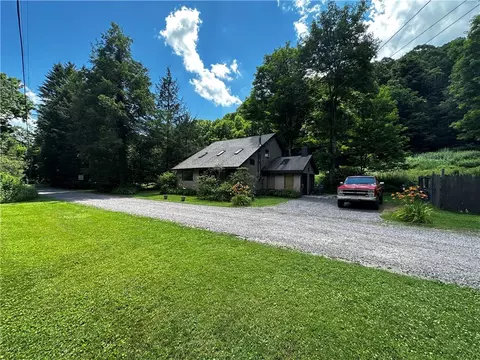 315 Dark Hollow Rd, Confluence, PA 15424