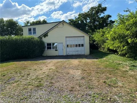 202 Crossland Ave, Uniontown, PA 15401