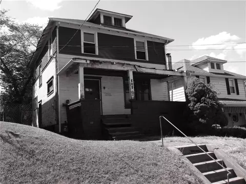 808 Wood St, Coraopolis, PA 15108