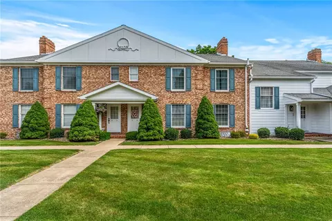 286 Windsor Rdg #25, New Castle, PA 16105