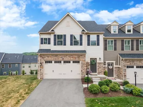 6005 Augusta Ln, Jeannette, PA 15644