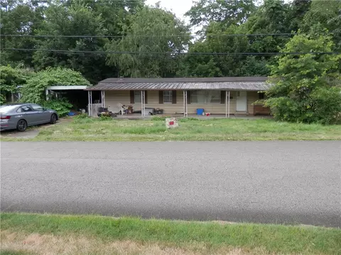 102 Wayne Dr, Trafford, PA 15085