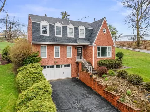 257 Oak Entrance, Clairton, PA 15025