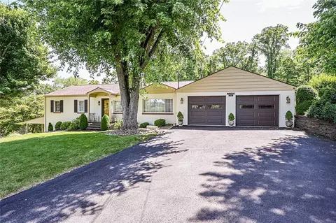 1805 Cottage Ln, Greensburg, PA 15601