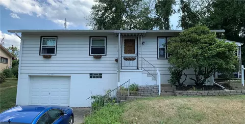 10 Oak St, Charleroi, PA 15022