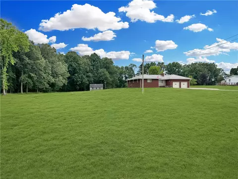 4380 Hillsville Rd, Pulaski, PA 16143