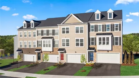 136 Sweetwater Dr, Moon Twp, PA 15108