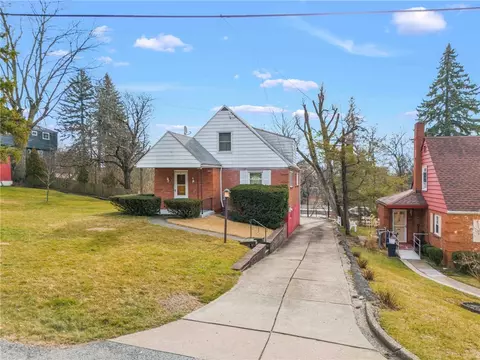 3 Barton Dr, Pittsburgh, PA 15221